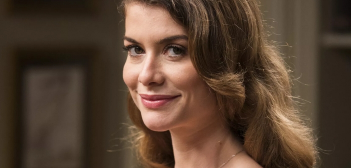 Dora (Alinne Moraes) – Personagens de “Espelho da Vida”