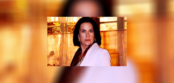 Esther Schneider (Ada Chaseliov) – Personagens de “Belíssima”