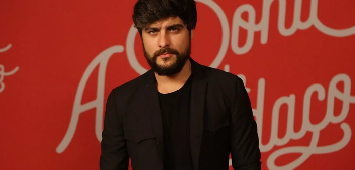 Júnior / Mão Santa (Bernardo Amil/Guilherme Leicam) – Personagens de “A Dona do Pedaço”