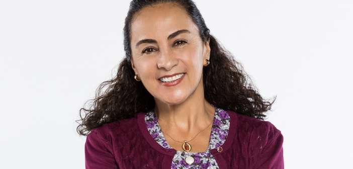 Júlia (Alma Delfina) – Personagens de “Betty A Feia em Nova York”