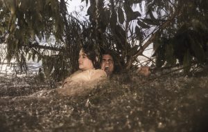 Téo tenta ajudar Luna (Divulgação / Globo)