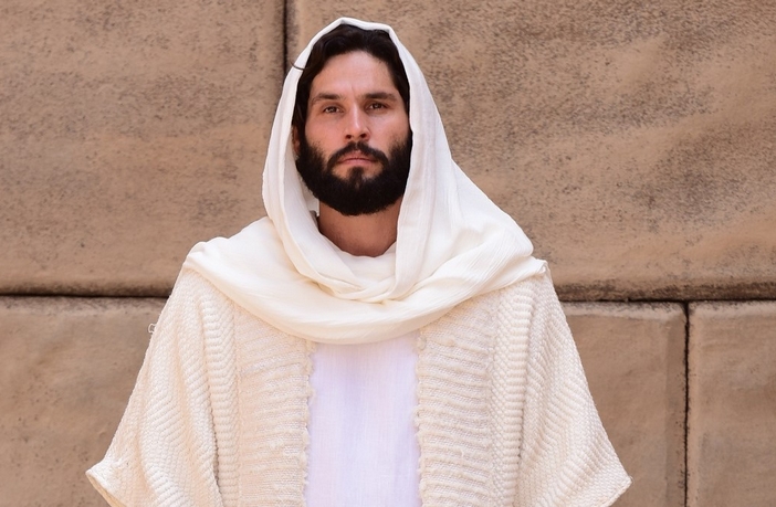 Dudu Azevedo como Jesus (Divulgação / Record)