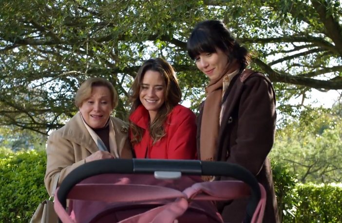 Audiências 27/03: Novelas da Globo com audiências fracas neste sábado Iná, Ana e Manu em A Vida da Gente (Divulgação / Globo)