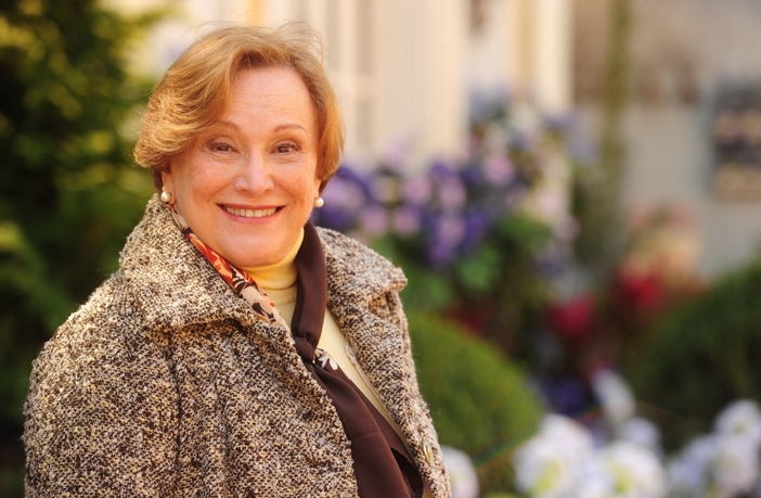 A Vida da Gente: Iná tem ideia para despistar Wilson sobre autora das cartas Iná em A Vida da Gente (Divulgação / Globo)