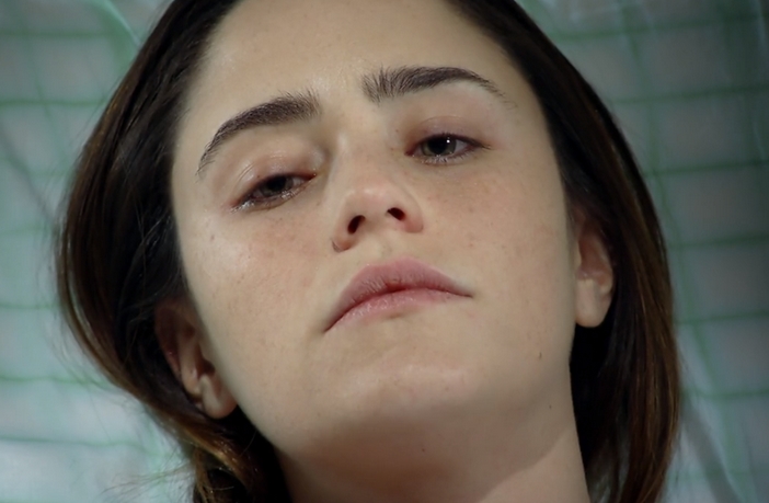 A Vida da Gente: Ana surpreende a todos e acorda do coma Ana em A Vida da Gente (Divulgação / Globo)