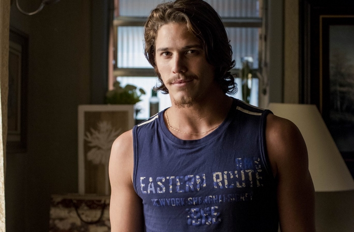 Império: Érika conhece os pais de Robertão e ele avisa que vai arrumar um emprego Robertão em Império (Divulgação / Globo)