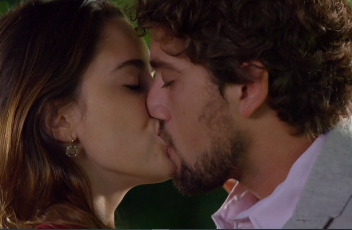 A Vida da Gente: Ana e Rodrigo se beijam e decidem viver o amor deles Ana e Rodrigo em A Vida da Gente (Divulgação / Globo)