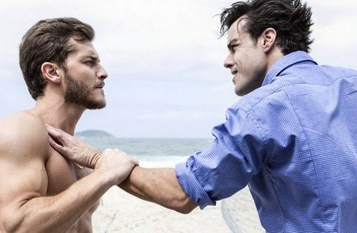 Império: Enrico acusa Leonardo de ter desgraçado a vida de Cláudio Leonardo e Enrico em Império (Divulgação / Globo)