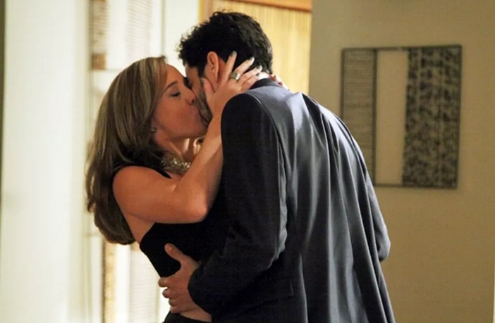 Amanda beija José Pedro em Império (Divulgação / Globo)