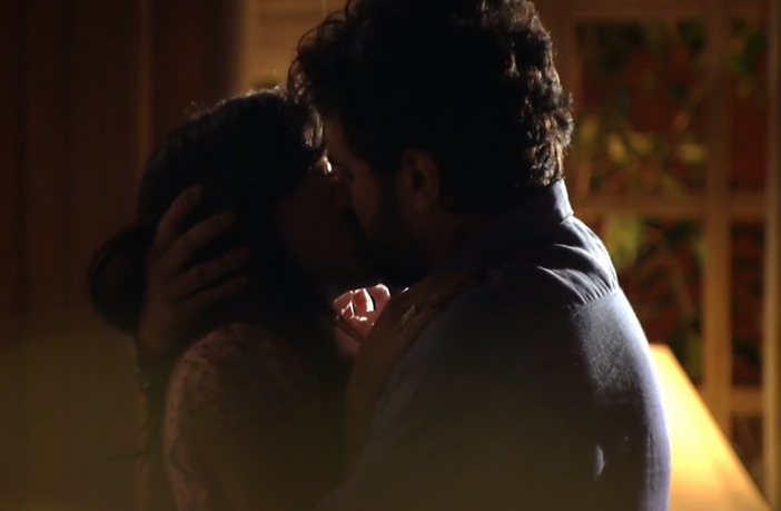 Gabriel beija Manu em A Vida da Gente (Reprodução / Globo)