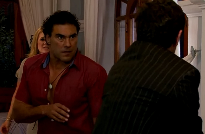 Aguiar e Nelson se enfrentam em Amores Verdadeiros (Reprodução / Televisa)