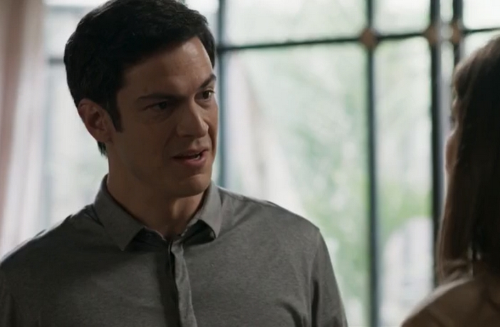 Pega Pega: Eric decide investir na reforma do Carioca Palace com o próprio dinheiro Eric em Pega Pega (Reprodução / Globo)