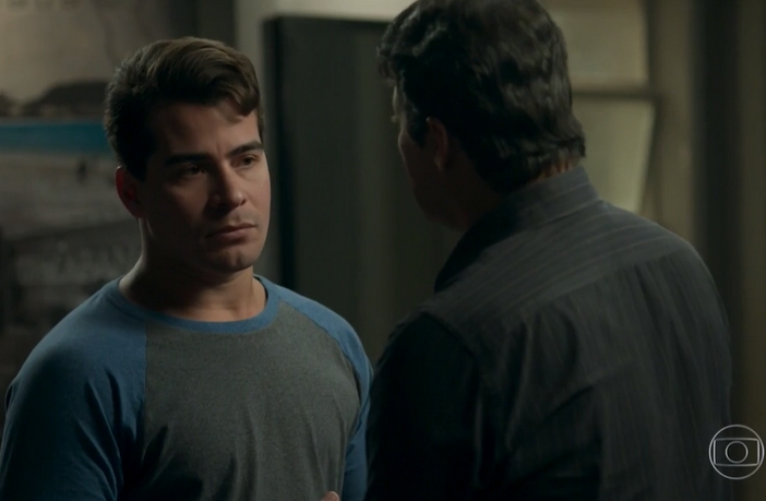 Pega Pega: Júlio fica furioso ao descobrir que Malagueta sabotou seu plano Júlio e Malagueta em Pega Pega (Reprodução / Globo)