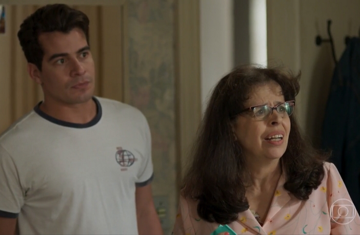 Pega Pega: Prazeres escuta demais e descobre que Júlio pode ser considerado suspeito Júlio e Prazeres em Pega Pega (Reprodução / Globo)