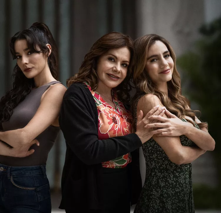 Valéria, Ofélia e Mar em As Filhas da Senhora Garcia (Divulgação / SBT)