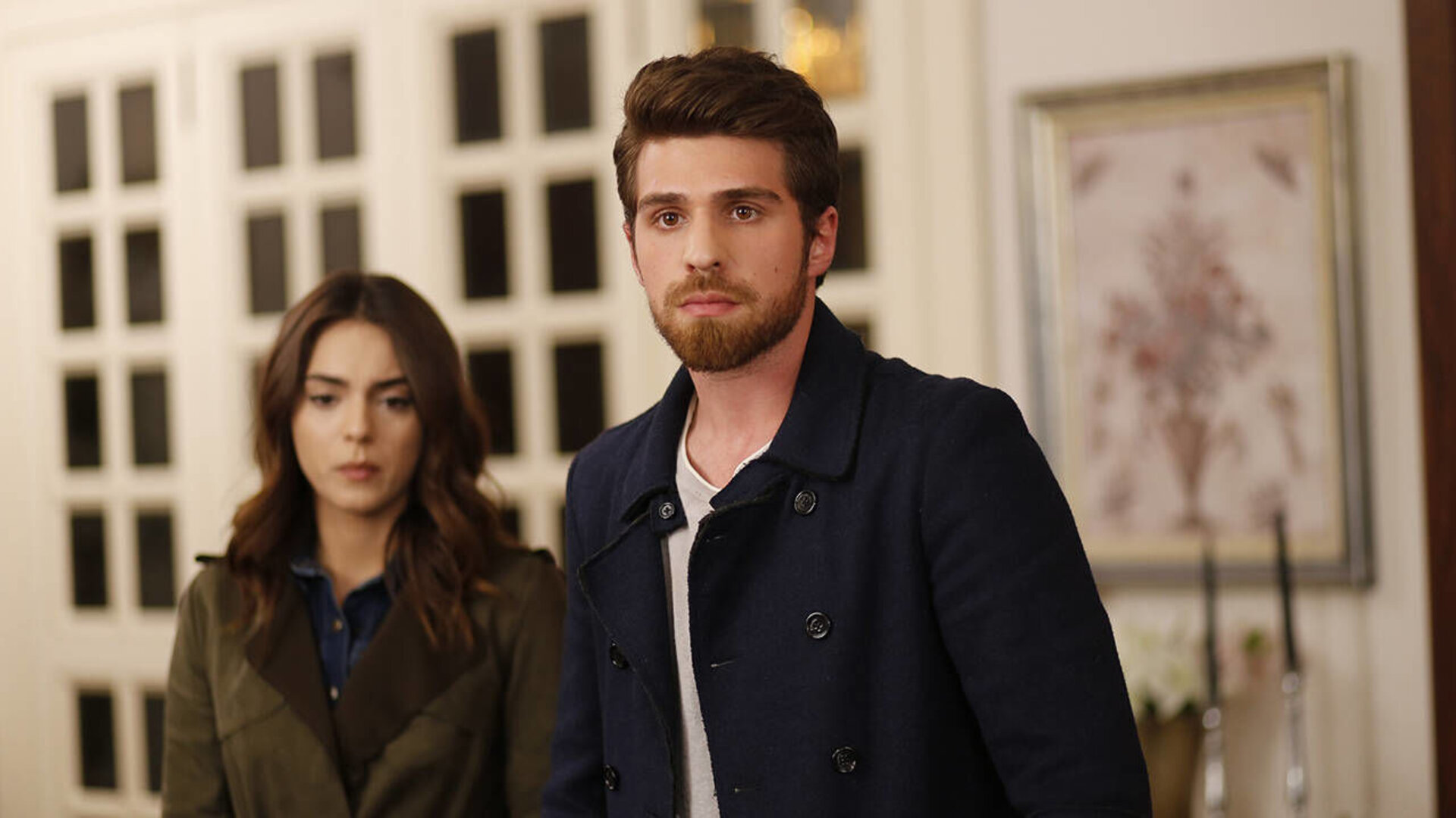 Nedim e Cemre em cena de Cruel Istambul (Divulgação)