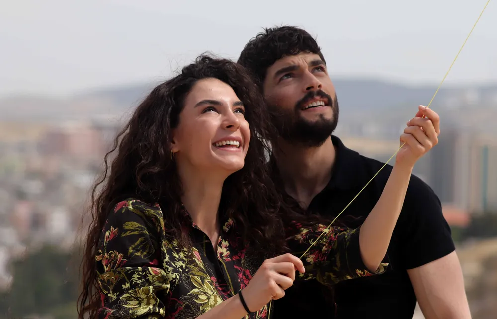 Reyyan e Miran em Hercai Amor e Vingança (Divulgação)