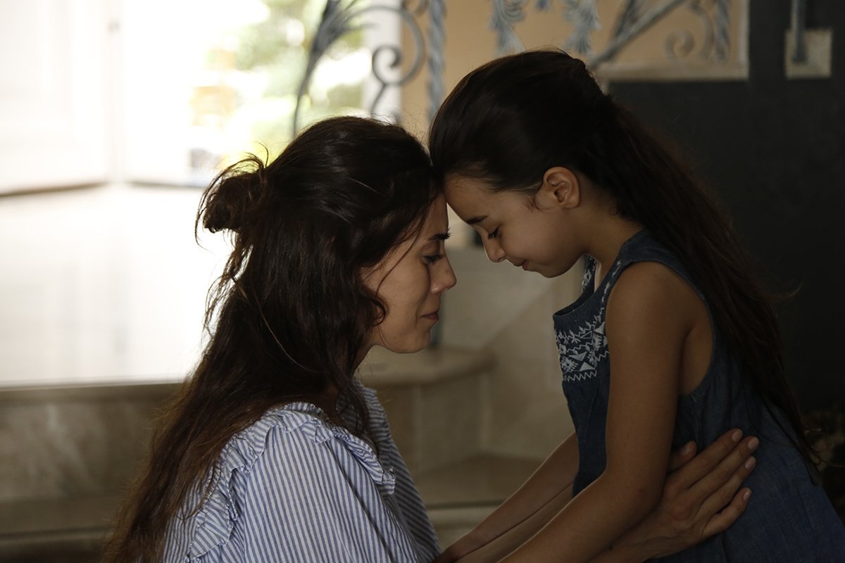 Melek e Zeynep em Mãe (Divulgação / Record)