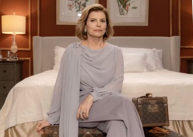 Odete Roitman usa roupa inspirada na versão original de Vale Tudo (Divulgação / Globo)